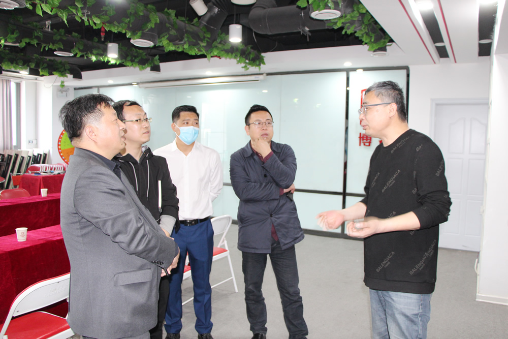 河南省紡織建筑設計院李鵬飛院長(cháng)一行五人蒞臨博容參觀(guān)考察